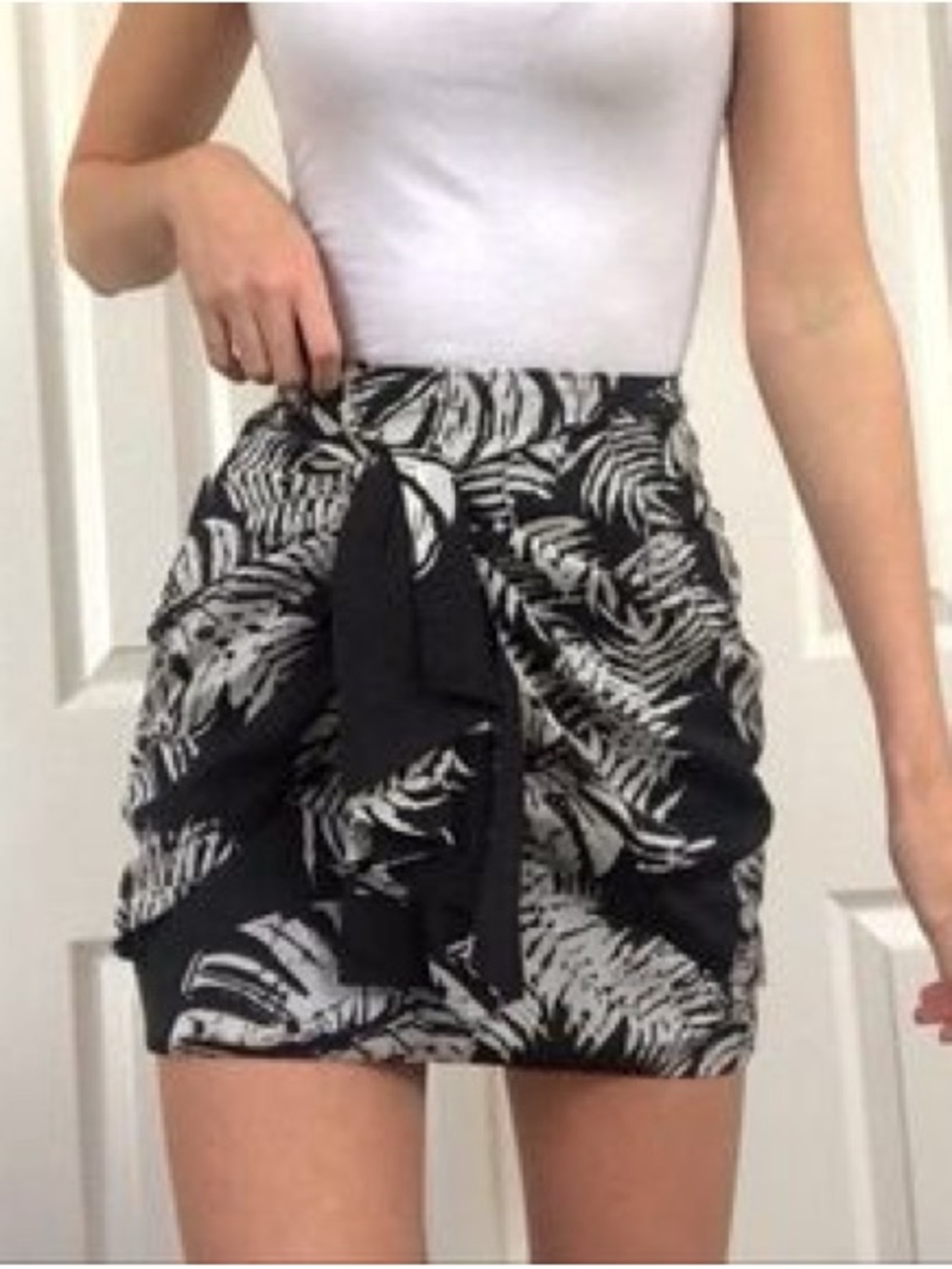 Zara Black & White Leaf-Print Mini Skirt